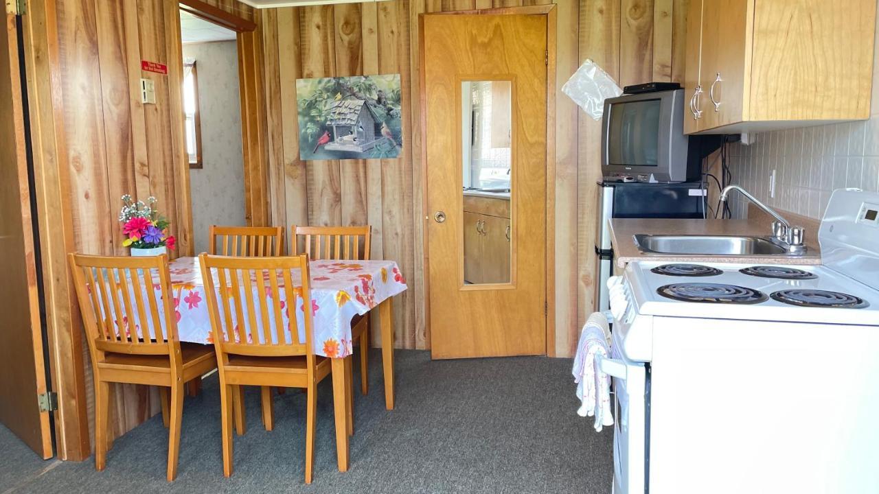 Rachel'S Motel And Cottages Surrey Εξωτερικό φωτογραφία