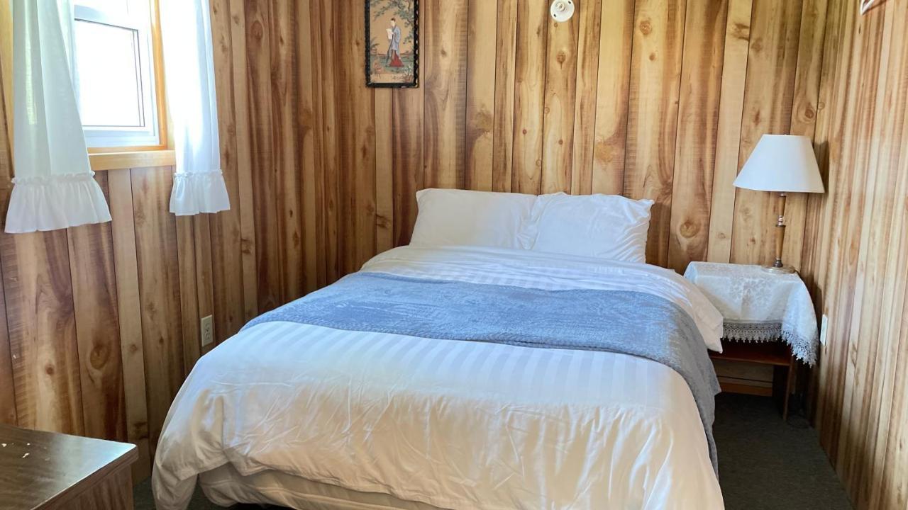 Rachel'S Motel And Cottages Surrey Εξωτερικό φωτογραφία