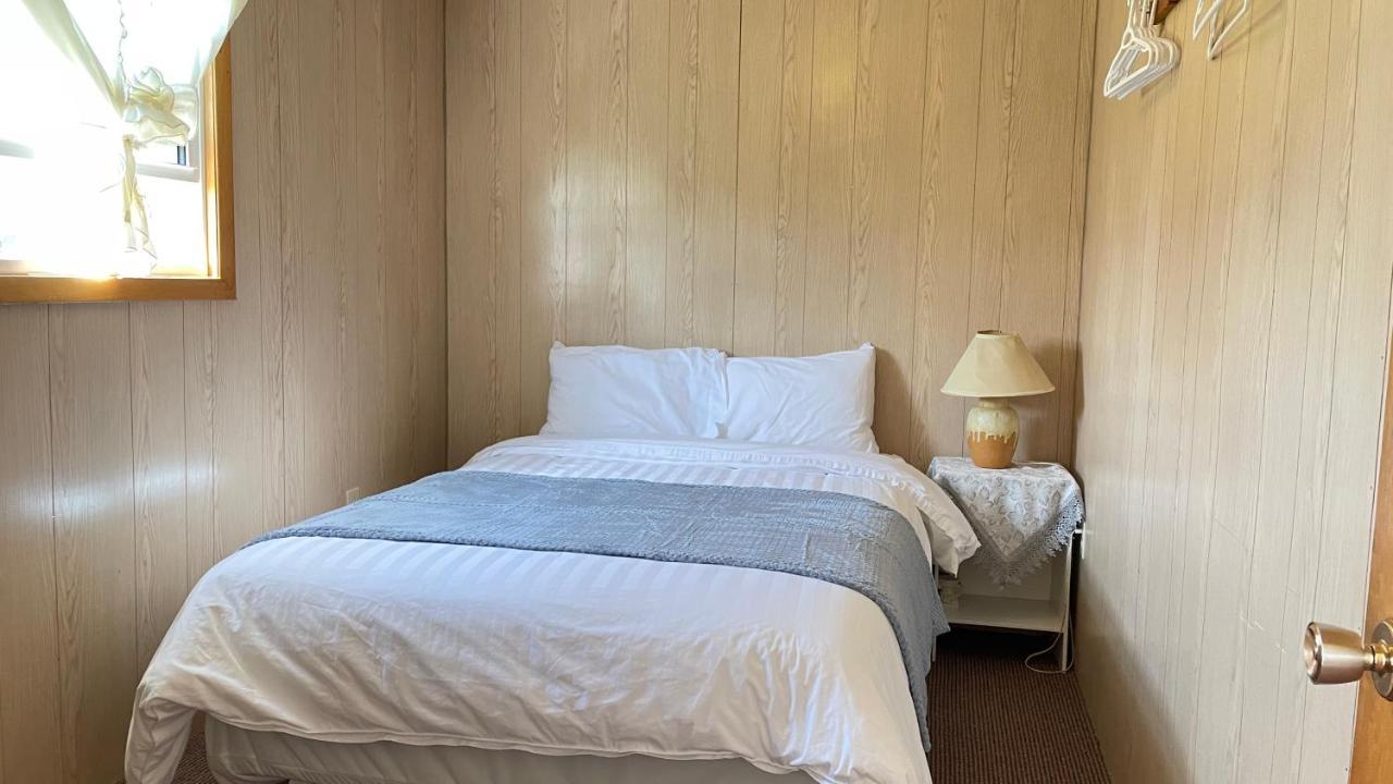 Rachel'S Motel And Cottages Surrey Εξωτερικό φωτογραφία